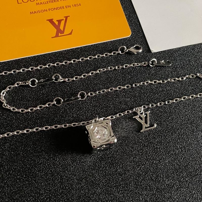 Louis Vuitton Necklaces